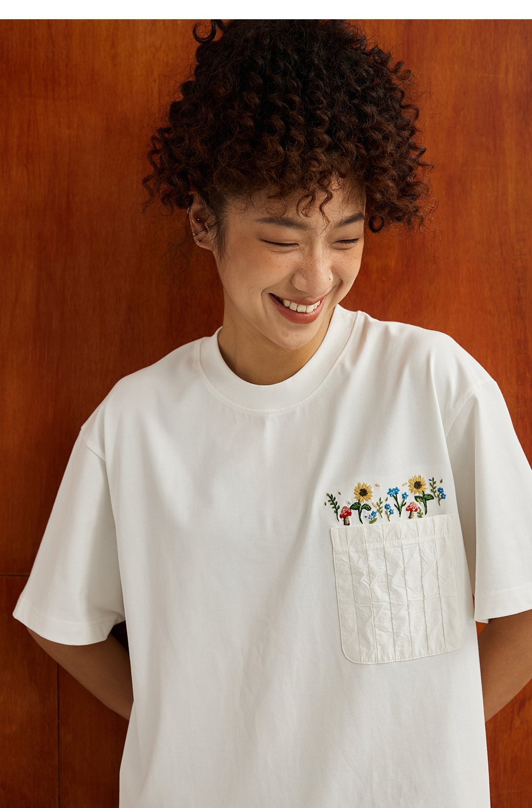 SHORT SLEEVES WITH EMBROIDERY AND POCKETS N65684