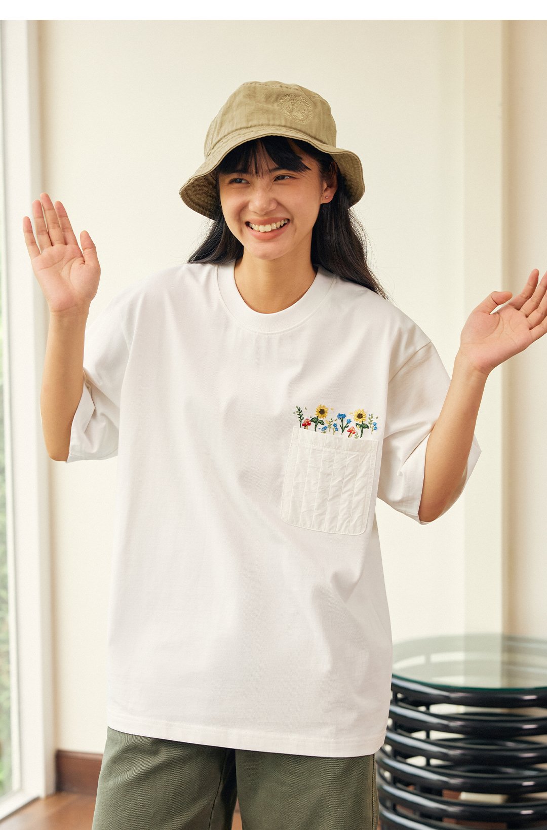 SHORT SLEEVES WITH EMBROIDERY AND POCKETS N65684