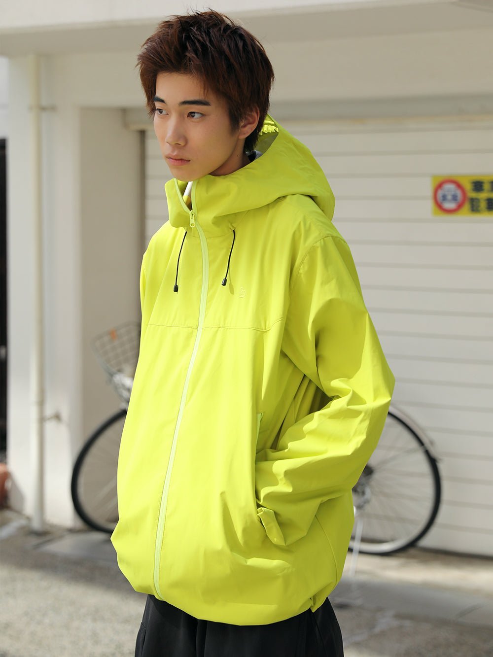 WINDPROOF AND WATERPROOF ZIP RASH JACKET WITH HOOD B03933