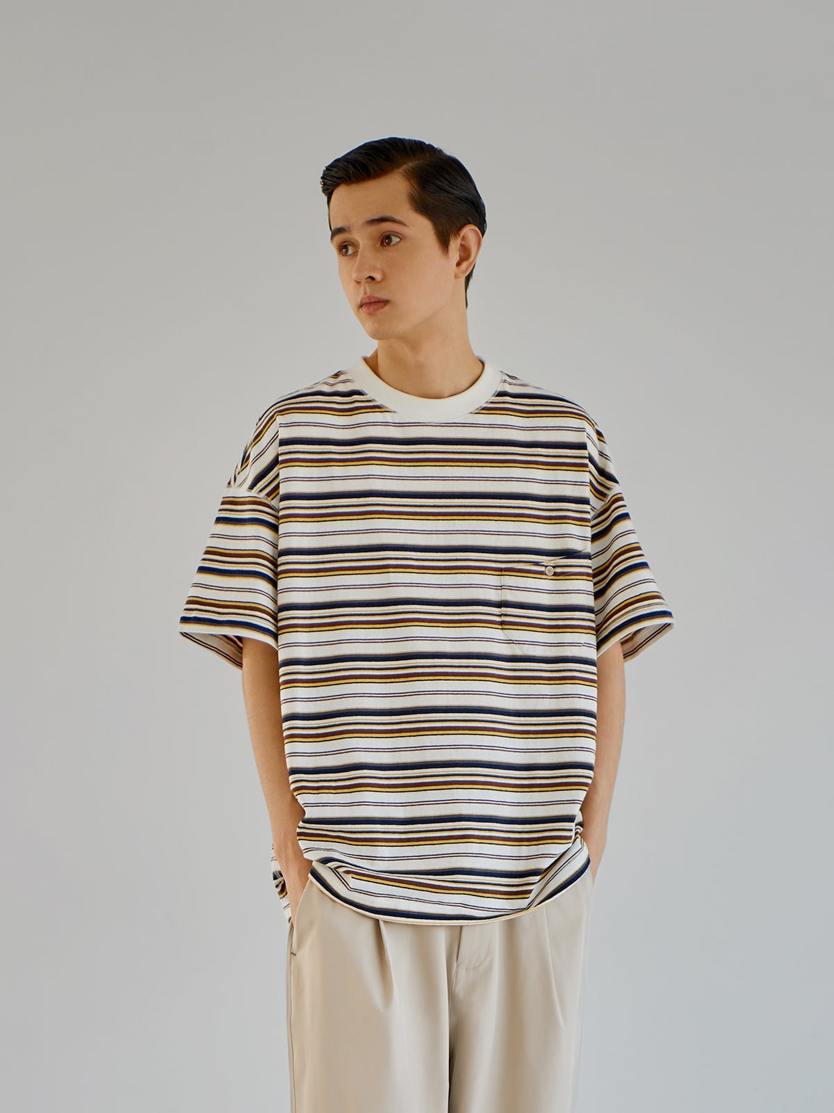 LOOSE SILHOUETTE BORDER POCKET T-SHIRT E22140