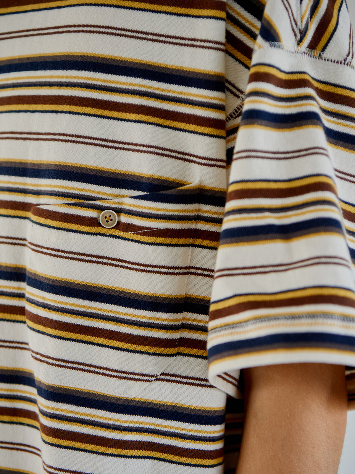 LOOSE SILHOUETTE BORDER POCKET T-SHIRT E22140
