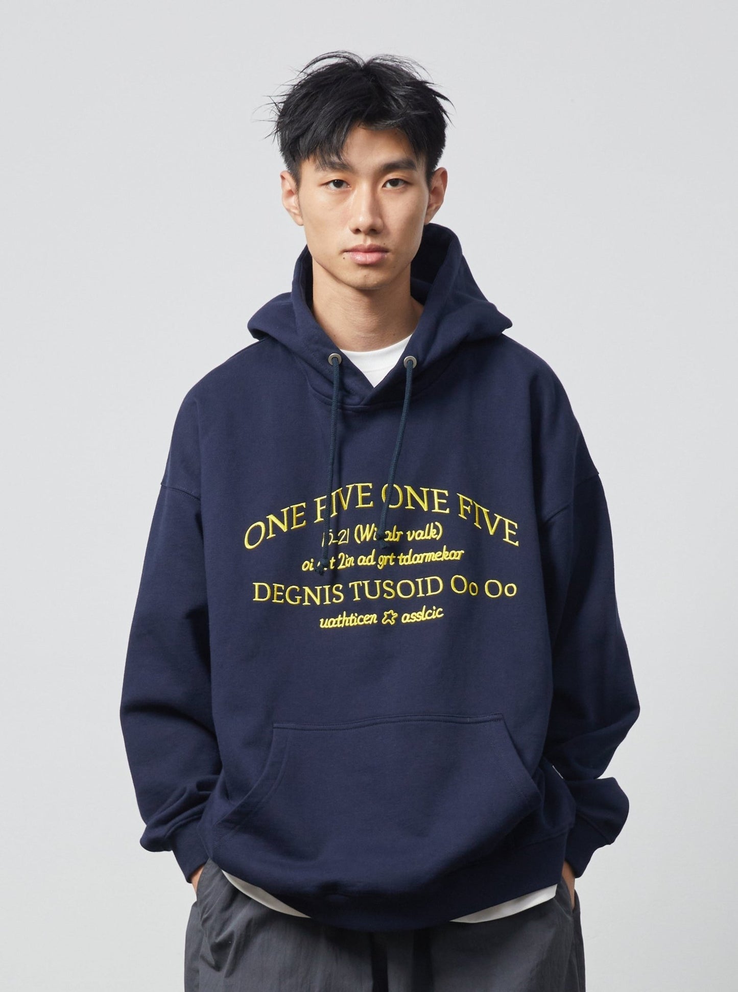 EMBROIDERED HOODED SWEATSHIRT V52777