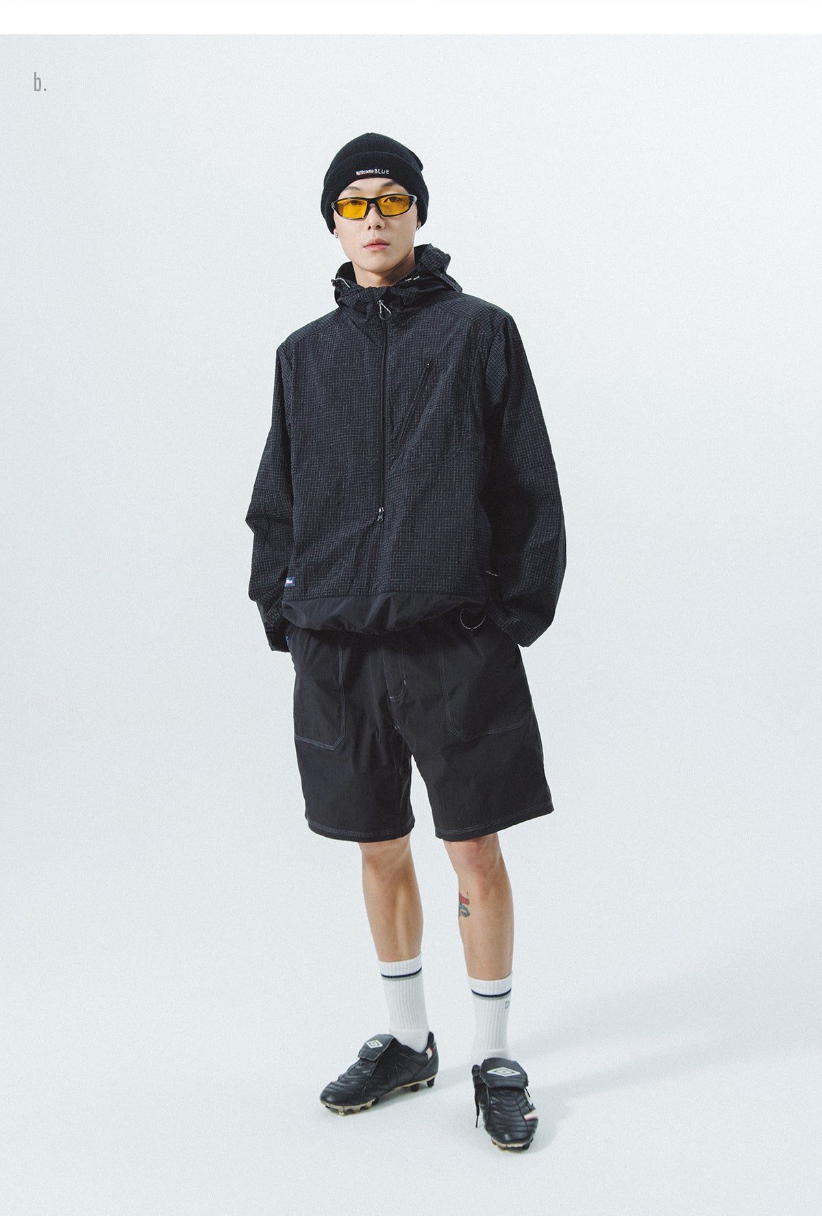LIGHTWEIGHT HALF-LENGTH PANTS N00231