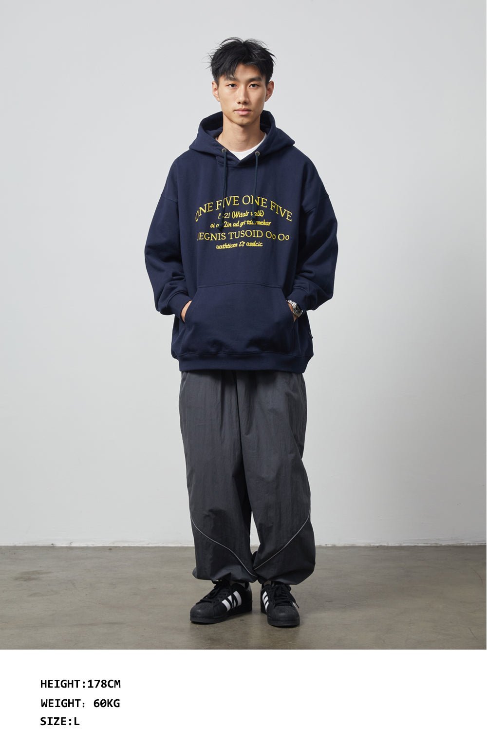 EMBROIDERED HOODED SWEATSHIRT V52777